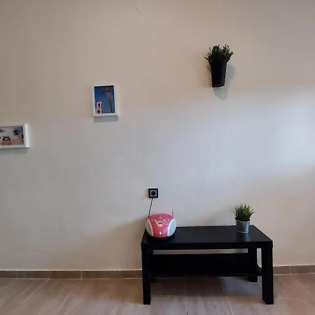 1 Apartment *